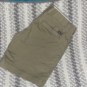 Hurley Shorts Size 0 dark khaki. 🍭 2 for 20$